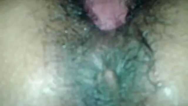 A beleza negra salta em picha video caseiro amador grossa