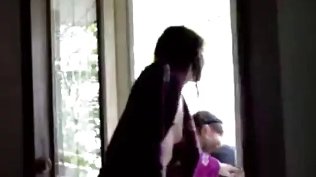A vídeo de pornô homem com homem vir - se para cima de mim e a brincar com o meu rabo apertado