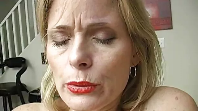 As raparigas vídeo pornô mulher perdendo a virgindade Japonesas Maki e Yui têm sexo lésbico sem censura