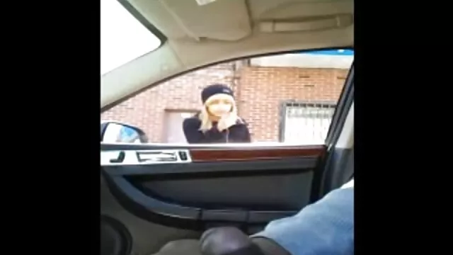 Erika Sweets Chupa pilas até que ela coma vídeo pornô das negras e engole