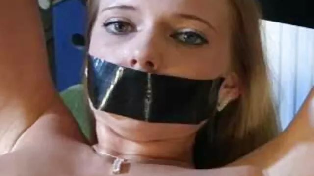 Ele resmunga em público na vídeo pornô caseiro vídeo pornô caseiro floresta