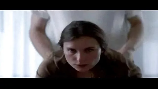 A avó com Mamas grandes filme de pornô com mulher brasileira adora foder rapazes novos.