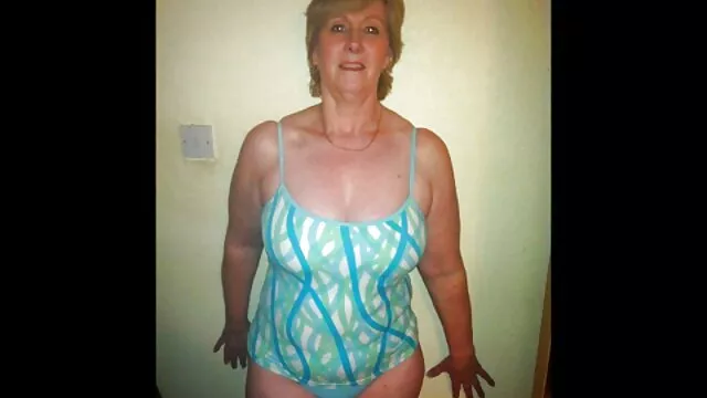 Não vou parar de massajar a tua pila grande até que ele filme pornô de japonês caia nas minhas mamas, querida.