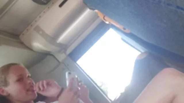 Um jovem asiático giro com cara de panqueca fica melhor vídeo pornô um enorme monstro gigante e um rabo na cara