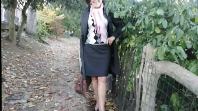 Um tipo Sem Cabelo chupa o filme pornô de cavalo com mulher parceiro antes de o montar também.