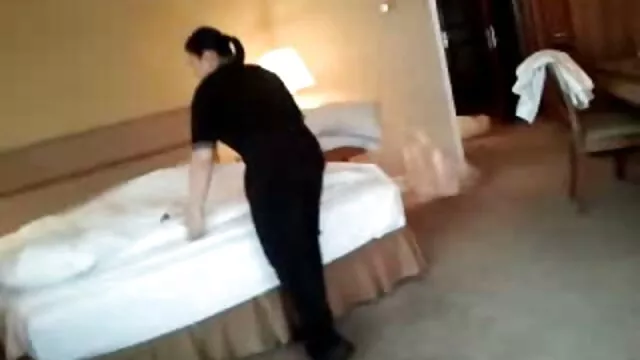 Kyoka son perde as cuecas para um homem filme porno com novinha mais velho a foder com força