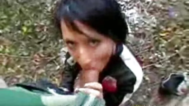 O POVD com o rabo grande salta para uma pila vídeo pornô mulher virgem grande no vídeo do POV com