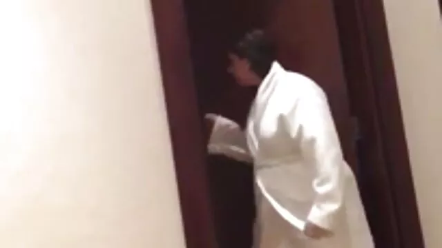 TUSHYRAW ela é totalmente viciada vídeo pornô de sexo anal em depilar