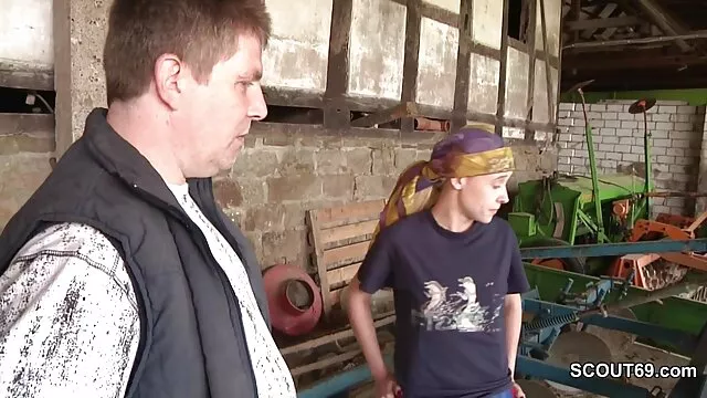 Mulher ninfomaníaca acorda vídeo pornô de novinha um homem e quer um anal profundo nos tomates
