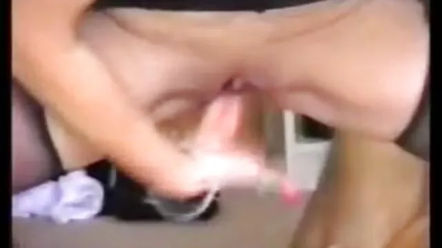 Velho pervertido a vídeo pornô de negão lutar com um tipo magricela com uma rata enorme.