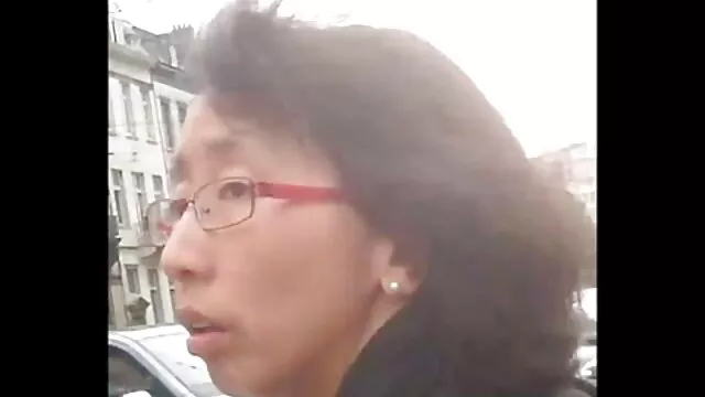 Entrevista video de sexo com velho íntima com Agatha Vega enquanto se despe