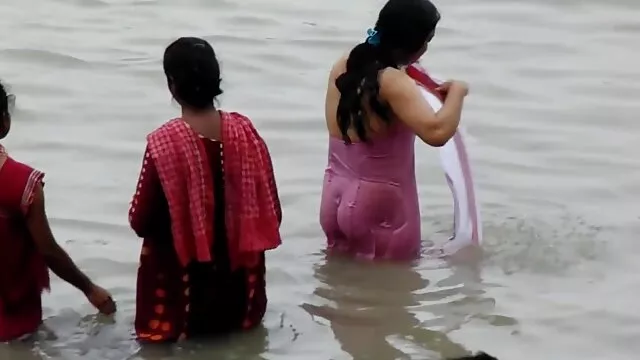 Nan Oshikiri grita de um galo extra nos filme pornô tio comendo a sobrinha seus pequenos buracos