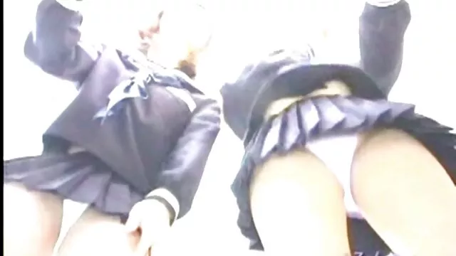 Um vídeo pornô de 2020 maricas minúsculo e Moreno fode impiedosamente o seu primeiro professor.