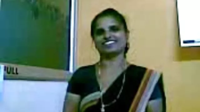 O homem quente masturba-se vídeo pornô menina virgem por ti.