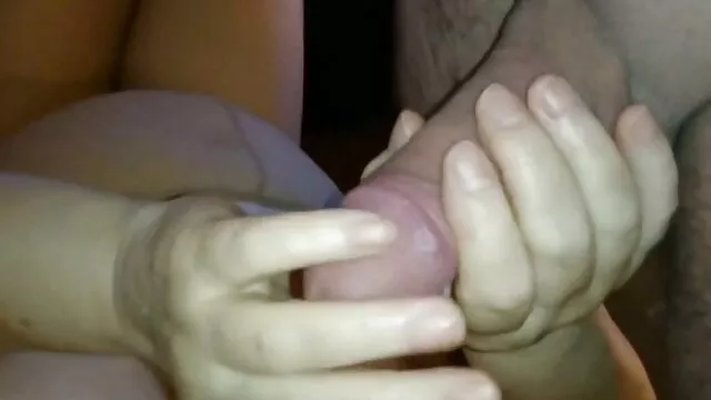 A Linda videos de lesbicas porno doido Saya esfrega a sua rata molhada até ao orgasmo.