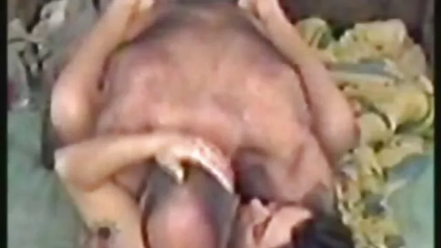 Loira Vadia de cor-de-rosa, com mamilos grandes, tem uma pila filme pornô com lívia andrade preta enorme em pequena.