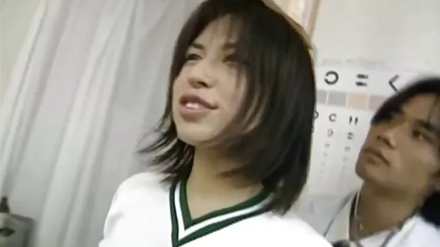 Milf a brincar com vegetais na filme pornô gratuito cozinha.